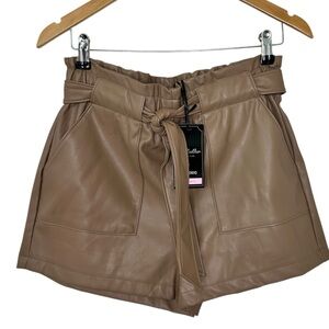 NWT Ci Sono Faux Leather Paperbag Waist ShortsTaupe size medium